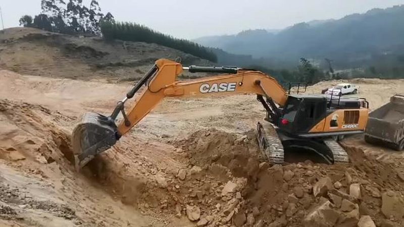 山区用小型挖掘机哪个牌子好
